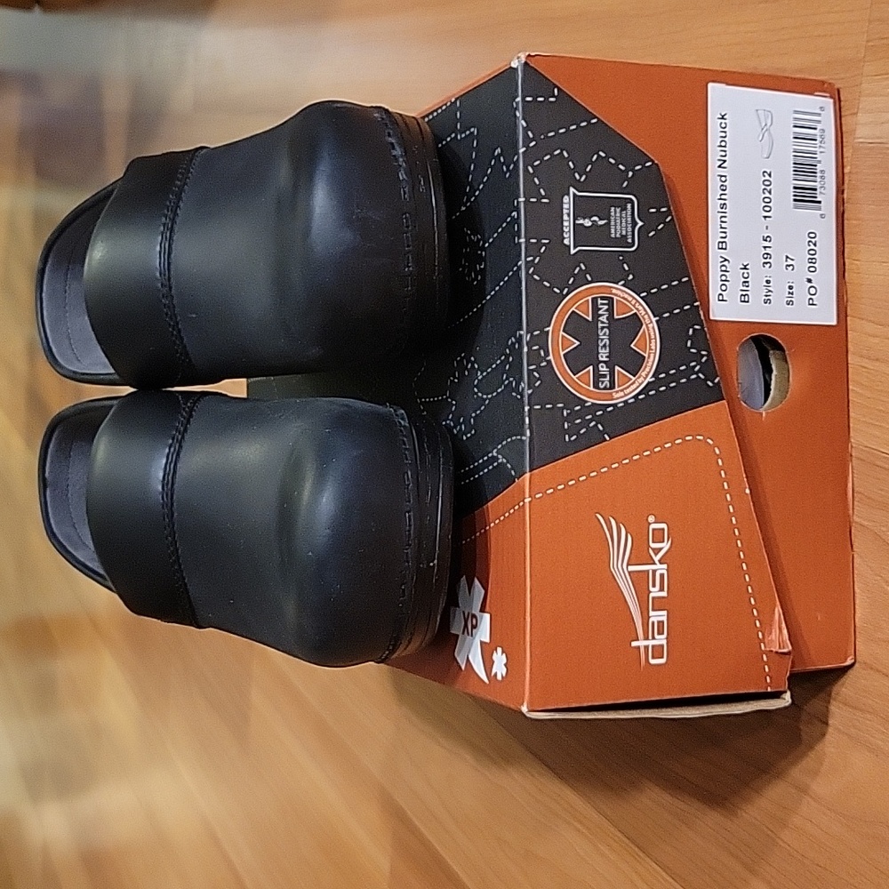 Womens dansko clogs size 37